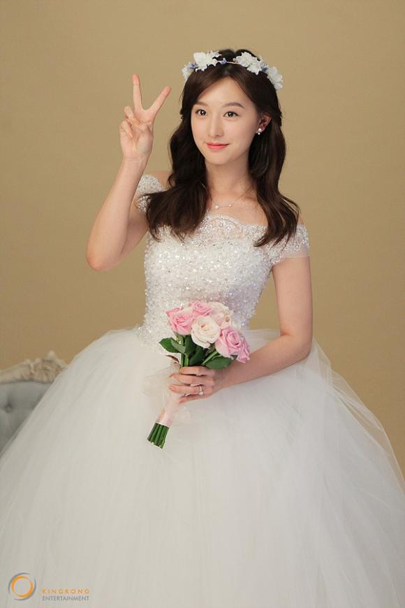 Kim Ji Won, Kim Ji Won váy cưới, Kim Ji Won hậu duệ mặt trời, sao hàn