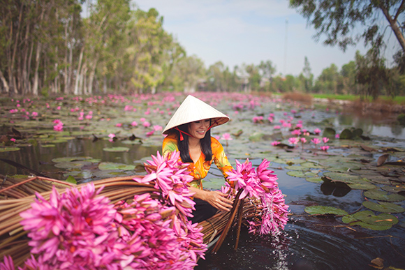 Phương Thanh, Phương Thanh diện áo dài nữ tính, Phương Thanh giới thiệu cảnh sắc miền Tây, MV Phương Thanh