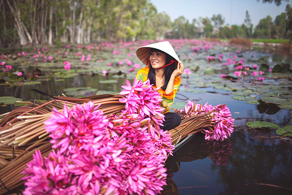 Phương Thanh, Phương Thanh diện áo dài nữ tính, Phương Thanh giới thiệu cảnh sắc miền Tây, MV Phương Thanh