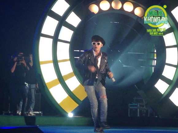 Ca sĩ sơn tùng,sơn tùng m-tp,sơn tùng m-tp quẩy tưng bừng