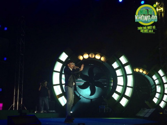 Ca sĩ sơn tùng,sơn tùng m-tp,sơn tùng m-tp quẩy tưng bừng