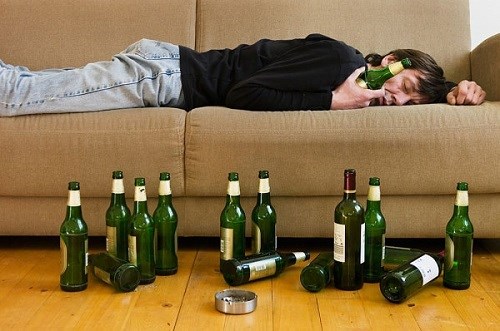 say rượu, tư thế ngủ khi say rượu, say rượu nằm ngửa, say rượu nằm sấp, tư thế ngủ, sức khỏe