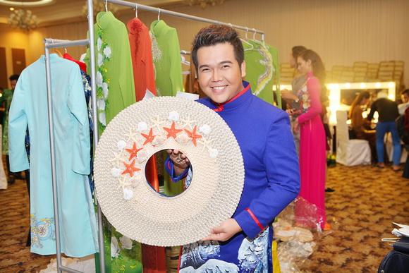 NTK Minh Châu, BST Sóng biển của NTK Minh Châu, Thanh Hằng, Sao việt