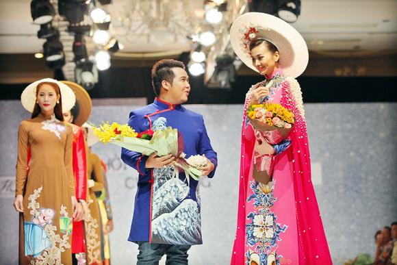 NTK Minh Châu, BST Sóng biển của NTK Minh Châu, Thanh Hằng, Sao việt