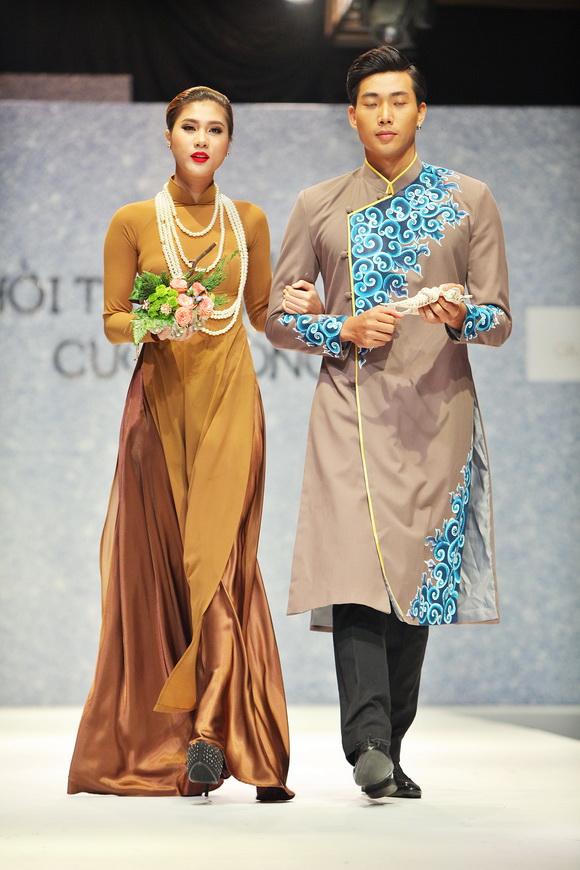 NTK Minh Châu, BST Sóng biển của NTK Minh Châu, Thanh Hằng, Sao việt