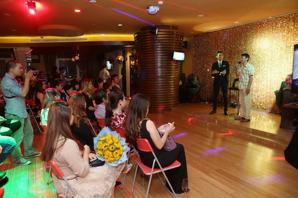 Hoàng Gia Lounge, Địa điểm giải trí tại Sài Gòn, Quán bar tại Sài Gòn