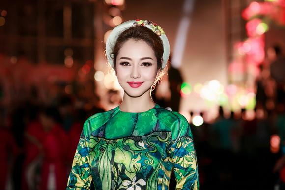 Hoa hậu jennifer phạm,jennifer phạm duyên dáng,jennifer phạm diện áo dài