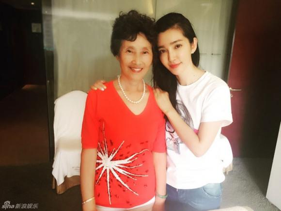 sao Hoa ngữ,sao Hoa ngữ tiết lộ ảnh mẹ,mẹ của sao Hoa ngữ,sao Hoa ngữ bên mẹ