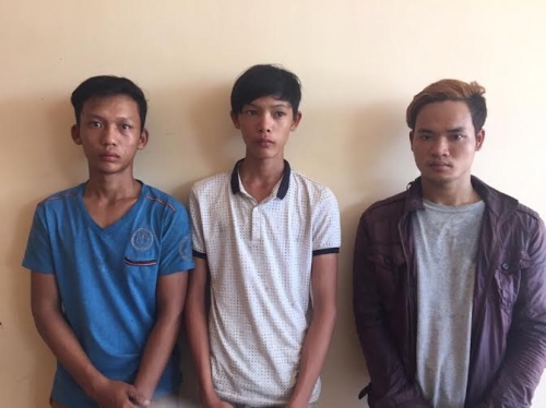 4 thanh niên hãm hiếp bà bầu, Trói chồng hãm hiếp vợ, Hiếp dâm bà bầu
