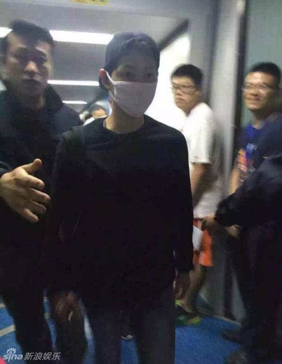 sao Hàn,Song Joong Ki,sao Hàn ở sân bay,Song Joong Ki bịt kín mặt