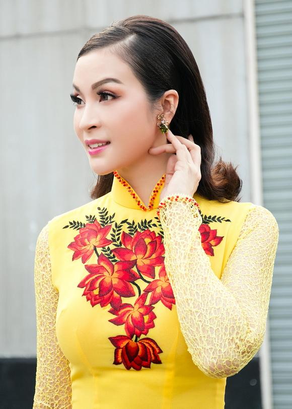 Mc thanh mai,thanh mai diện áo dài,thanh mai duyên dáng