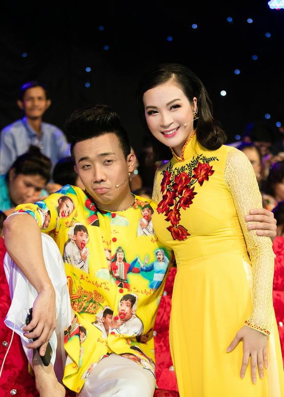 Mc thanh mai,thanh mai diện áo dài,thanh mai duyên dáng