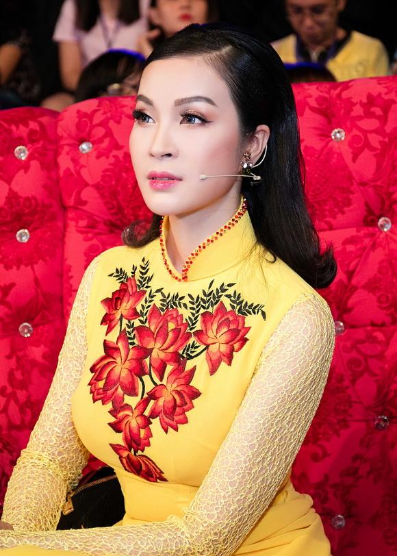 Mc thanh mai,thanh mai diện áo dài,thanh mai duyên dáng