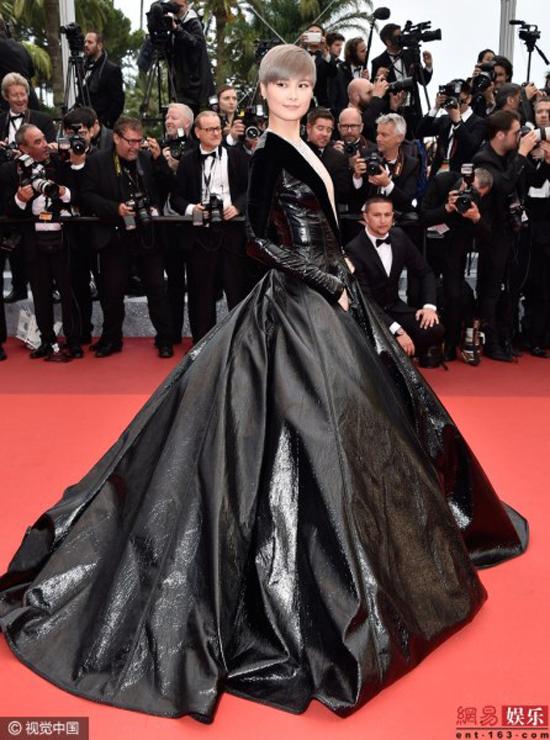 Lý Vũ Xuân, Lý Vũ Xuân Cannes, Lý Vũ Xuân đầu tư 58 tỷ, Lý Vũ Xuân mặc xấu, sao hoa ngữ