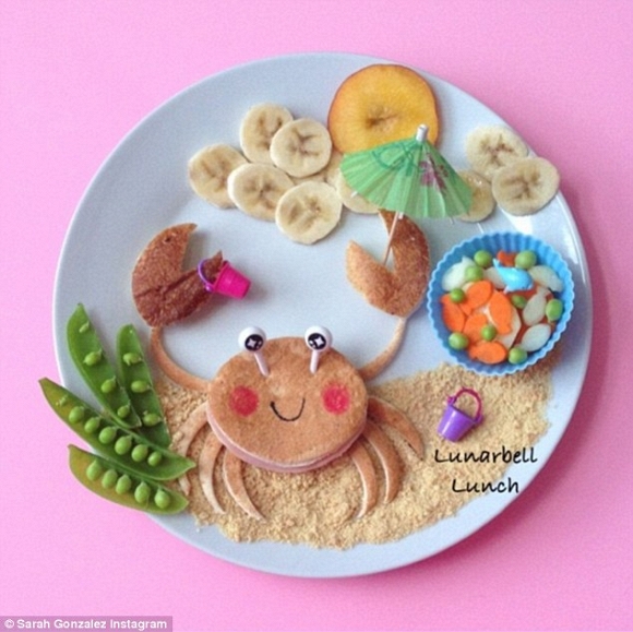 Học bà mẹ trẻ cách trang trí món ăn cực đẹp khiến bé thích mê