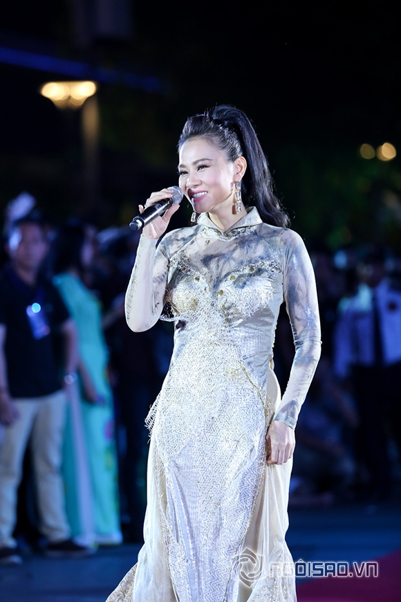 sao Việt, Thu Minh, nữ hoàng nhạc dance, Thu Minh thướt tha áo dài, hát mừng sinh nhật Bác