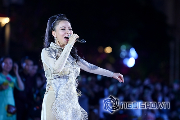 sao Việt, Thu Minh, nữ hoàng nhạc dance, Thu Minh thướt tha áo dài, hát mừng sinh nhật Bác