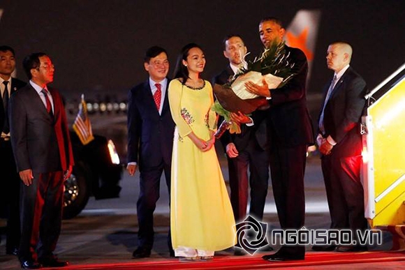 tổng thống Mỹ, Barack Obama sang Việt Nam, nữ sinh tặng hoa Barack Obama, Trần Mỹ Linh