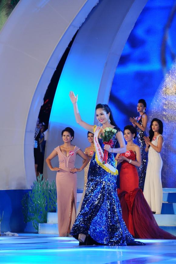 Dương Kim Ánh, Hoa hậu biển 2016, Người đẹp áo dài Dương Kim Ánh, Sao Việt