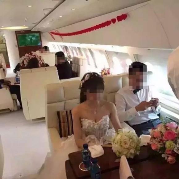 giới trẻ Trung Quốc,đám cưới siêu xa xỉ,đám cưới Trung Quốc,đám cưới rước dâu bằng chuyên cơ