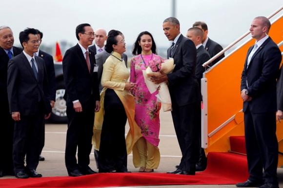 Tổng thống Obama thăm Việt Nam, Tổng thống Obama đến Sài Gòn, Cô gái tặng hoa Tổng thống Obama, Tổng thống Obama