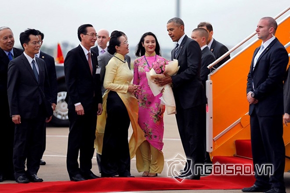 Barrack Obama, Tổng thống Mỹ, Barrack Obama sang Việt Nam, Hoa khôi ôm hoa sen, Huỳnh Ái My, Trần Mỹ Linh