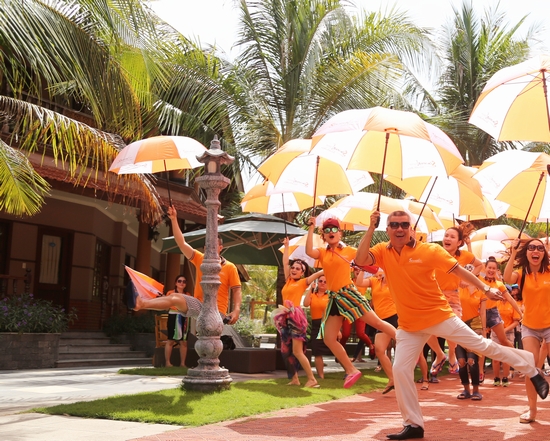 sensorial-255-16-ngoisao 1 Sensorial Fashion, Công ty cổ phần Đầu tư quốc tế Nam Phương, Thời trang cao cấp, Thời trang công sở