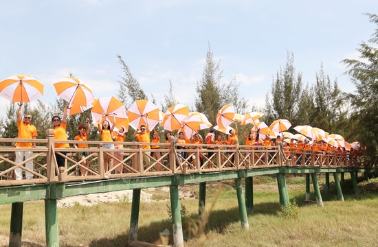 sensorial-255-4-ngoisao 13 Sensorial Fashion, Công ty cổ phần Đầu tư quốc tế Nam Phương, Thời trang cao cấp, Thời trang công sở