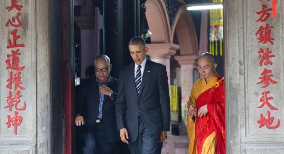 Tổng thống Obama thăm Việt Nam, Tổng thống Obama thăm chùa Ngọc Hoàng, Giáo sư Dương Ngọc Dũng