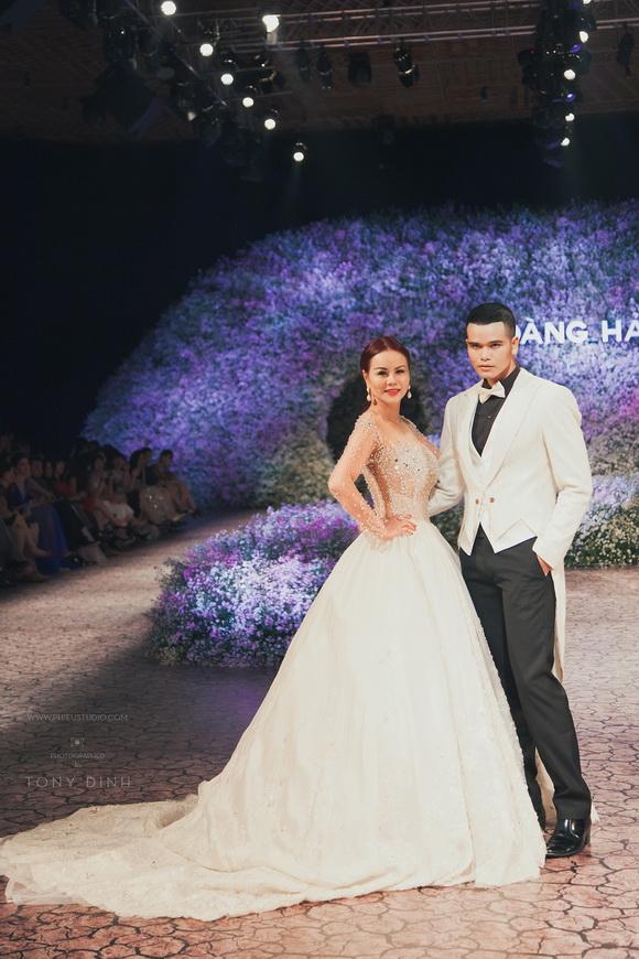 Vivian Văn, Hoa hậu Vivian Văn, Sao Việt