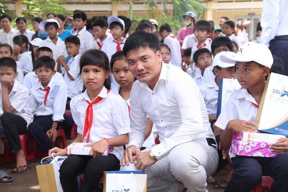 Hoàng Phi Kha, Công ty du lịch và giải trí Golux, Sao Việt