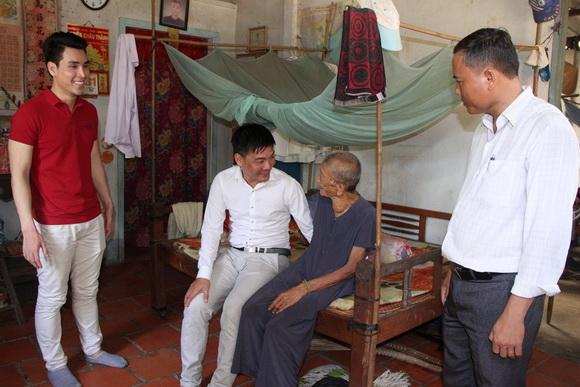 Hoàng Phi Kha, Công ty du lịch và giải trí Golux, Sao Việt