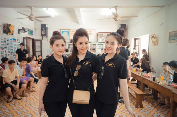 trao-qua-tu-thien-26-11-ngoisao 1 Mỹ phẩm cao cấp Magic Skin, Đào Minh Châu, Phép Tiên đời thường