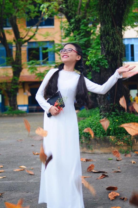 Phương Mỹ Chi, Phương Mỹ Chi mặc áo dài, sao Việt