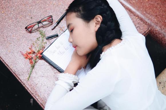 Phương Mỹ Chi, Phương Mỹ Chi mặc áo dài, sao Việt