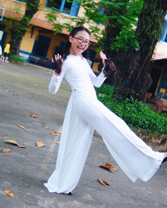 Phương Mỹ Chi, Phương Mỹ Chi mặc áo dài, sao Việt