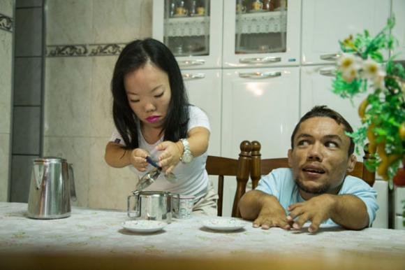 đời sống trẻ,cặp đôi nhỏ nhất thế giới,chuyện tình cặp đôi nhỏ nhất thế giới