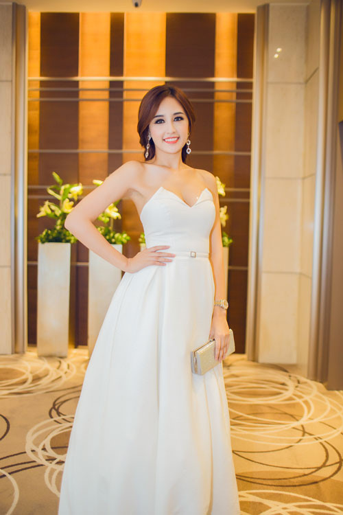 Thời trang sao việt, Đặng Thu Thảo, Ngọc Trinh, Thủy Tiên, Mai Phương Thúy