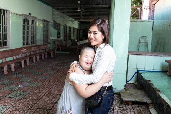 Á hậu Thanh Vy, Á hậu Thanh Vy làm từ thiện, Sao Việt, Sao Việt làm từ thiện