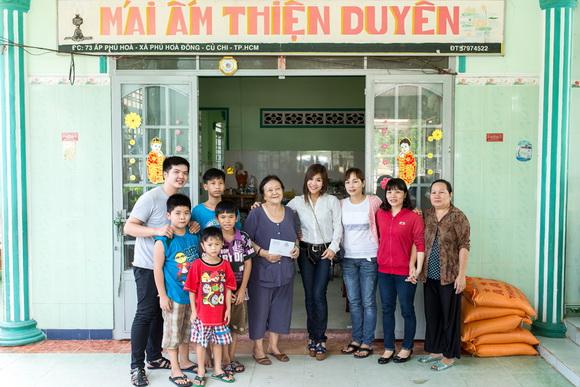 Á hậu Thanh Vy, Á hậu Thanh Vy làm từ thiện, Sao Việt, Sao Việt làm từ thiện