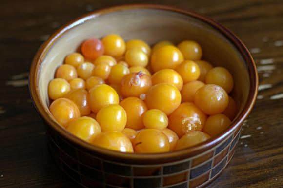 trứng non xào hành tây, cách làm trứng non xào hành tây, hướng dẫn làm trứng non xào tỏi, món ăn ngày hè, cách nấu ăn 