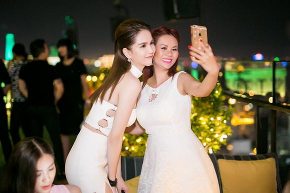 Vivian Văn, Hoa hậu Vivian Văn, Sao Việt