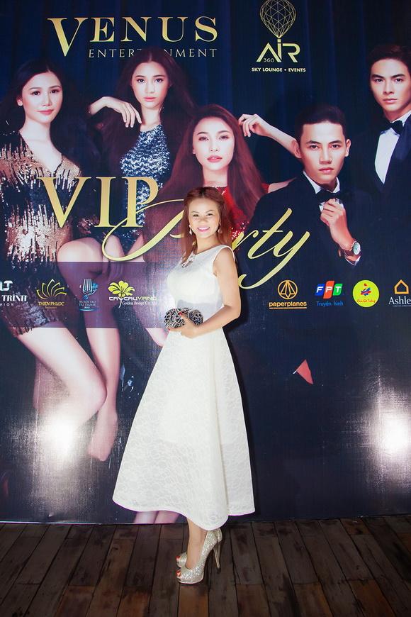 Vivian Văn, Hoa hậu Vivian Văn, Sao Việt