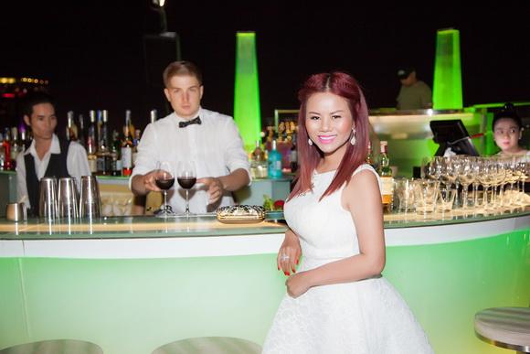 Vivian Văn, Hoa hậu Vivian Văn, Sao Việt