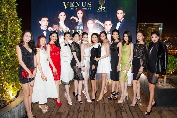 Vivian Văn, Hoa hậu Vivian Văn, Sao Việt