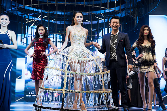 sao Việt, Đêm hội chân dài 10, Minh Triệu, Minh Triệu thả rông vòng một, Minh Triệu gợi cảm với váy xuyên thấu, Những sát thủ gợi cảm