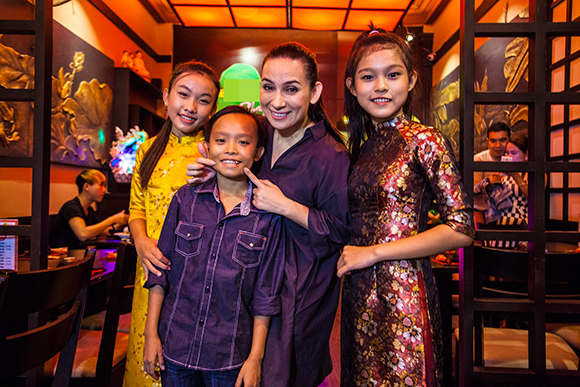 sao Việt, Phi Nhung, con nuôi Phi Nhung, Hồ Văn Cường, cậu bé hát đám cưới, hiện tượng Vietnam Idol Kids