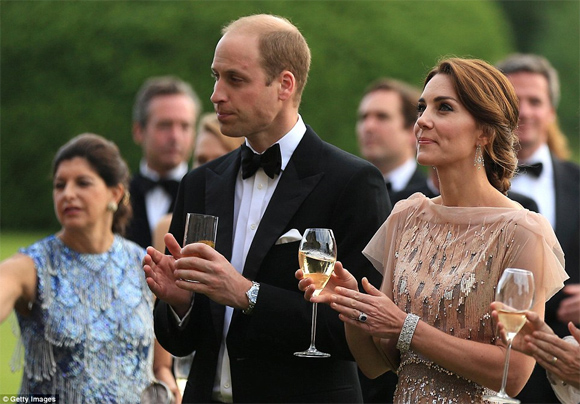 công nương Anh,Kate Middleton,váy hàng hiệu của công nương Anh