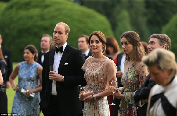 công nương Anh,Kate Middleton,váy hàng hiệu của công nương Anh