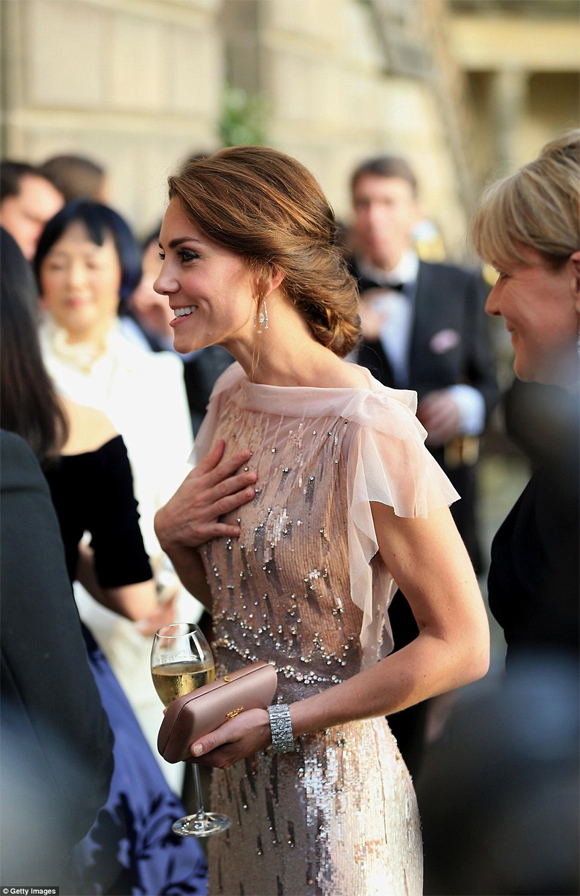 công nương Anh,Kate Middleton,váy hàng hiệu của công nương Anh